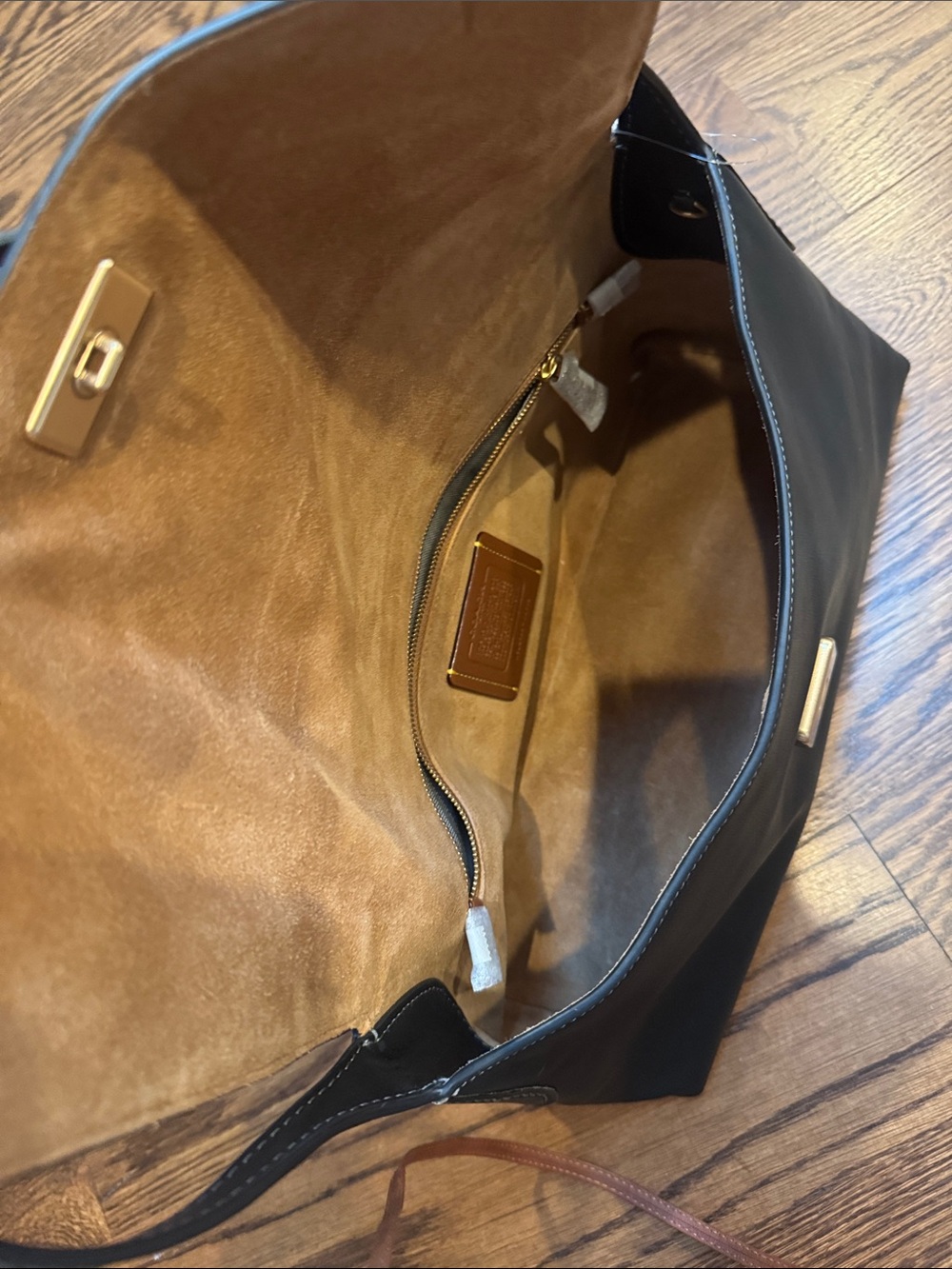 Coach Chelsea 36 Natural Grain Black Leather Shoulder Bag - Picture 9 of 15